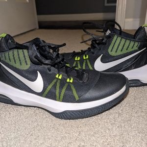 Men's Nike Air Versitile shoes